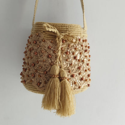 Bolso mini decorado: apliques y perlas