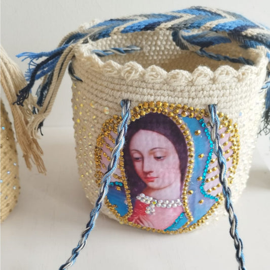 Bolso pequeño decorado con imagen y recamado con cristales