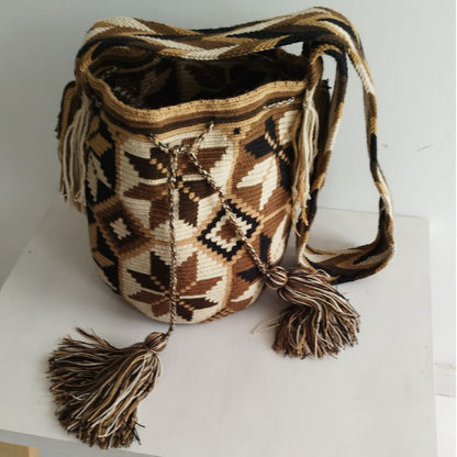 Mochila wayuu grande con hilo guajiro