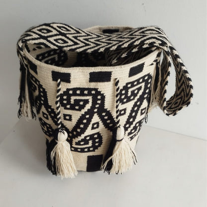 Mochila wayuu grande con hilo guajiro